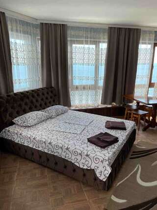Гостиница Ostrovok Hotel Алушта Трехместный номер с панорамным видом на море-3