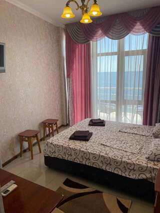 Гостиница Ostrovok Hotel Алушта Двухместный номер с видом на море-1