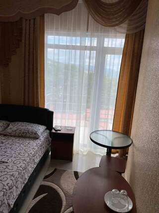 Гостиница Ostrovok Hotel Алушта Двухместный номер боковой с видом на море-5