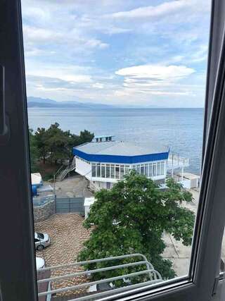 Гостиница Ostrovok Hotel Алушта Трехместный номер с панорамным видом на море-15