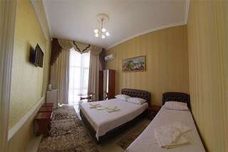 Гостиница Ostrovok Hotel Алушта Трехместный номер с видом на море-2