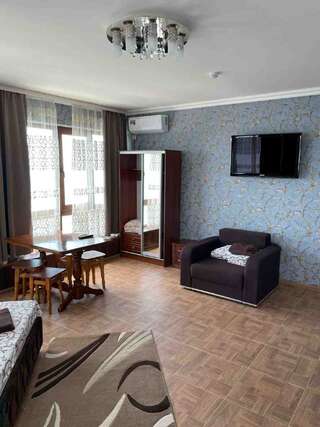 Гостиница Ostrovok Hotel Алушта Трехместный номер с панорамным видом на море-14